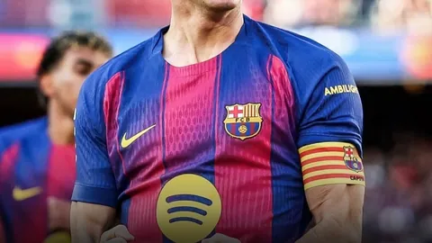 “冬奥辉煌延续：小萨马兰奇点赞中国冰雪热情，亚冬会热度高涨新华网报道”